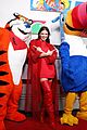hailee steinfeld cereal day performance 11