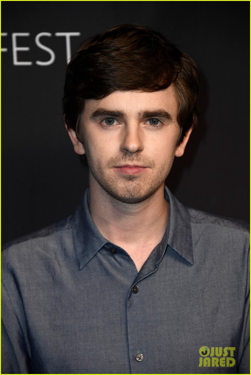 freddie highmore joins his good doctor co stars at paleyfest 10