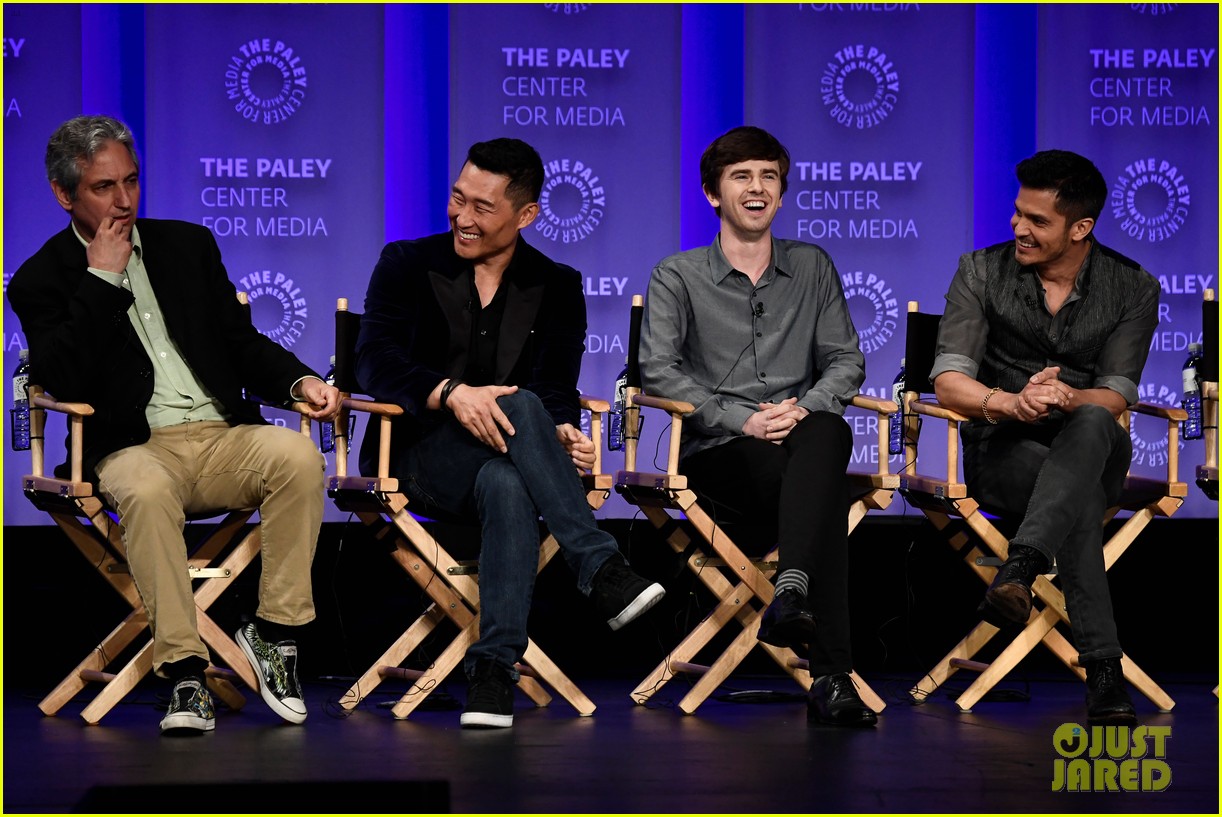 freddie highmore joins his good doctor co stars at paleyfest 25