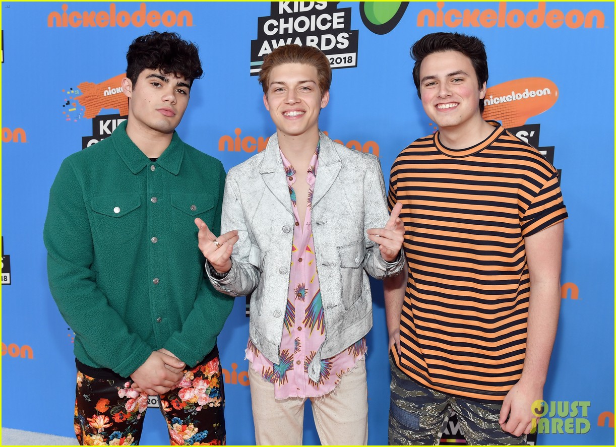 in real life and forever in your mind unite at kids choice awards 2018 03