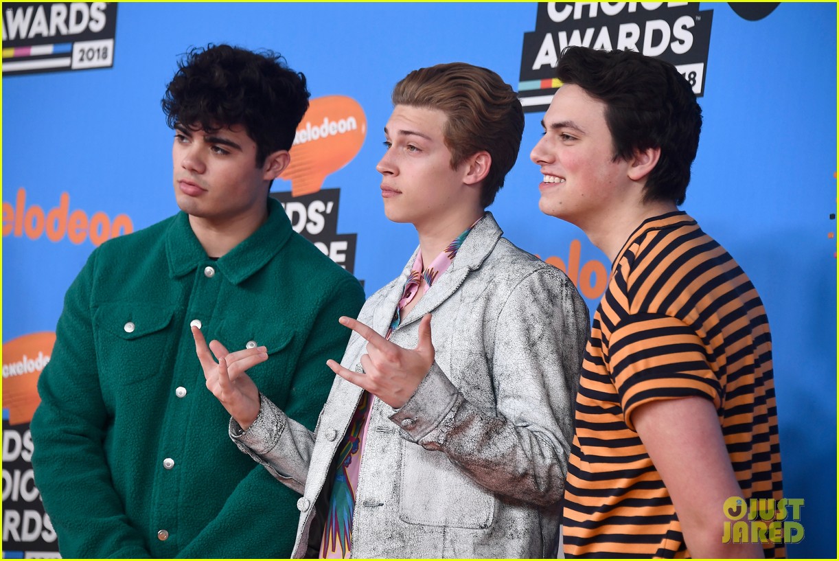 in real life and forever in your mind unite at kids choice awards 2018 04