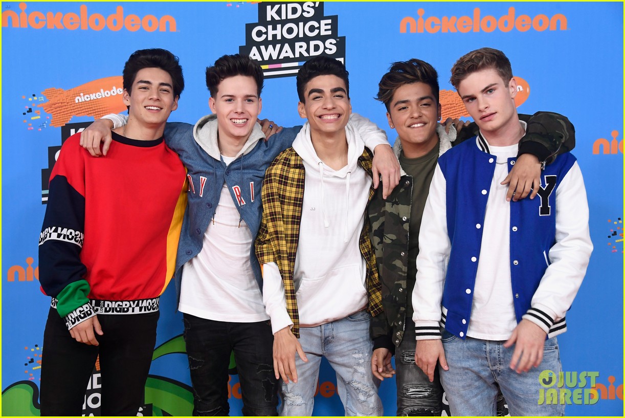 in real life and forever in your mind unite at kids choice awards 2018 06