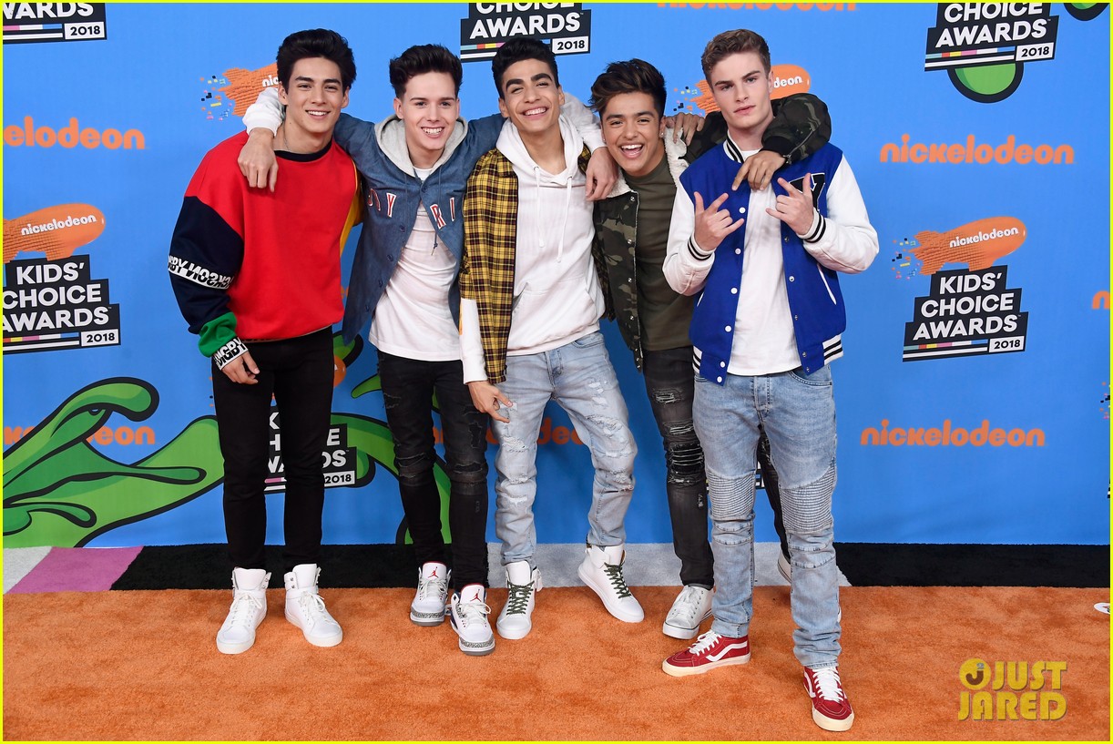 in real life and forever in your mind unite at kids choice awards 2018 07