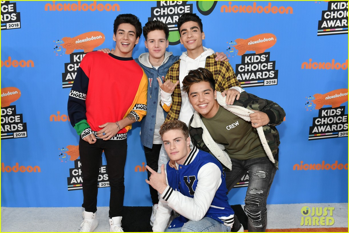 in real life and forever in your mind unite at kids choice awards 2018 08