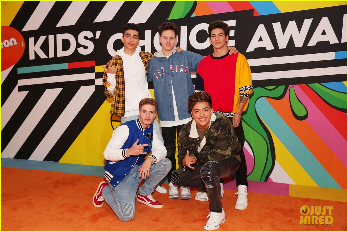 in real life and forever in your mind unite at kids choice awards 2018 12
