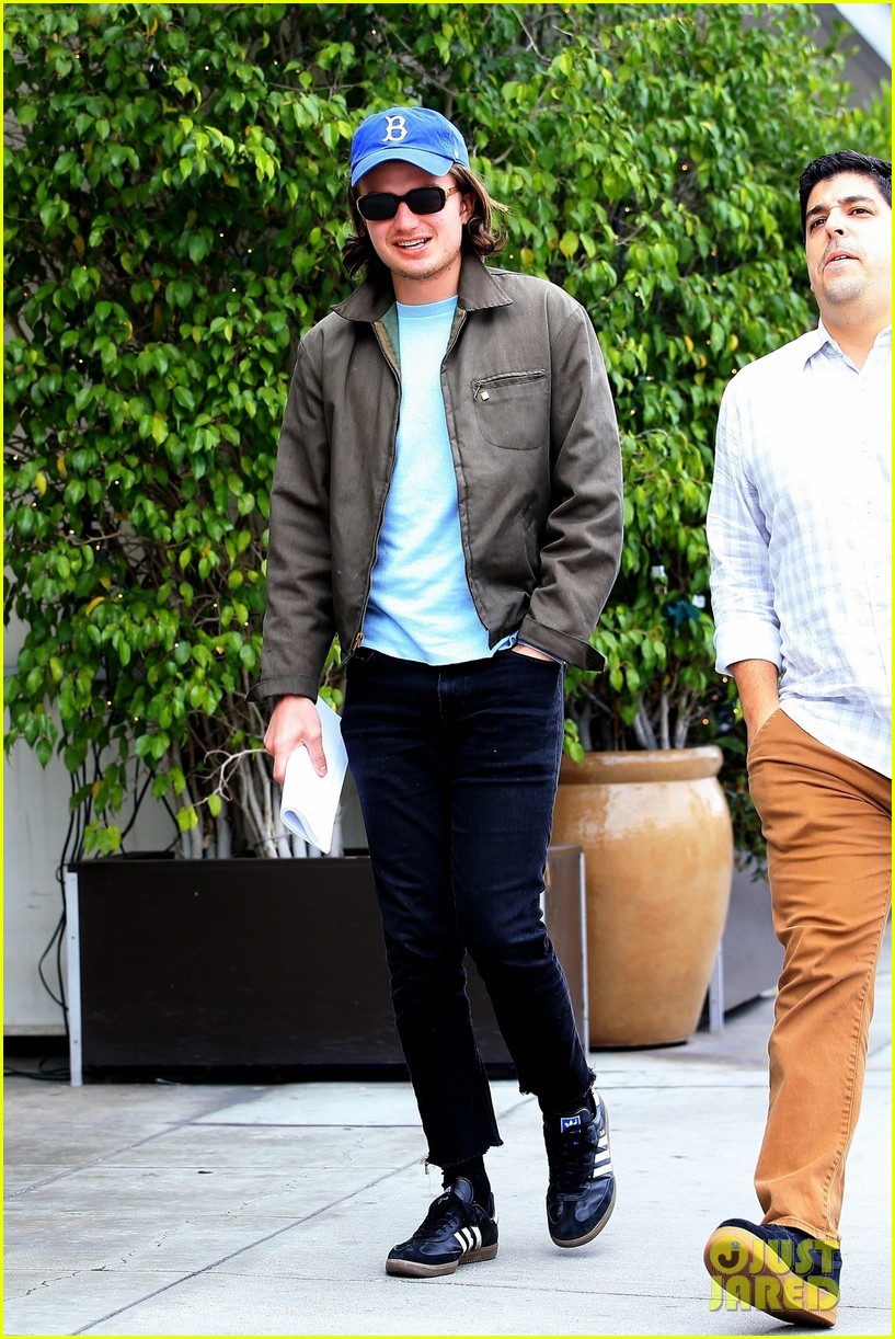 joe keery lunch with friends in beverly hills 02