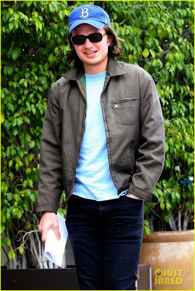 joe keery lunch with friends in beverly hills 05