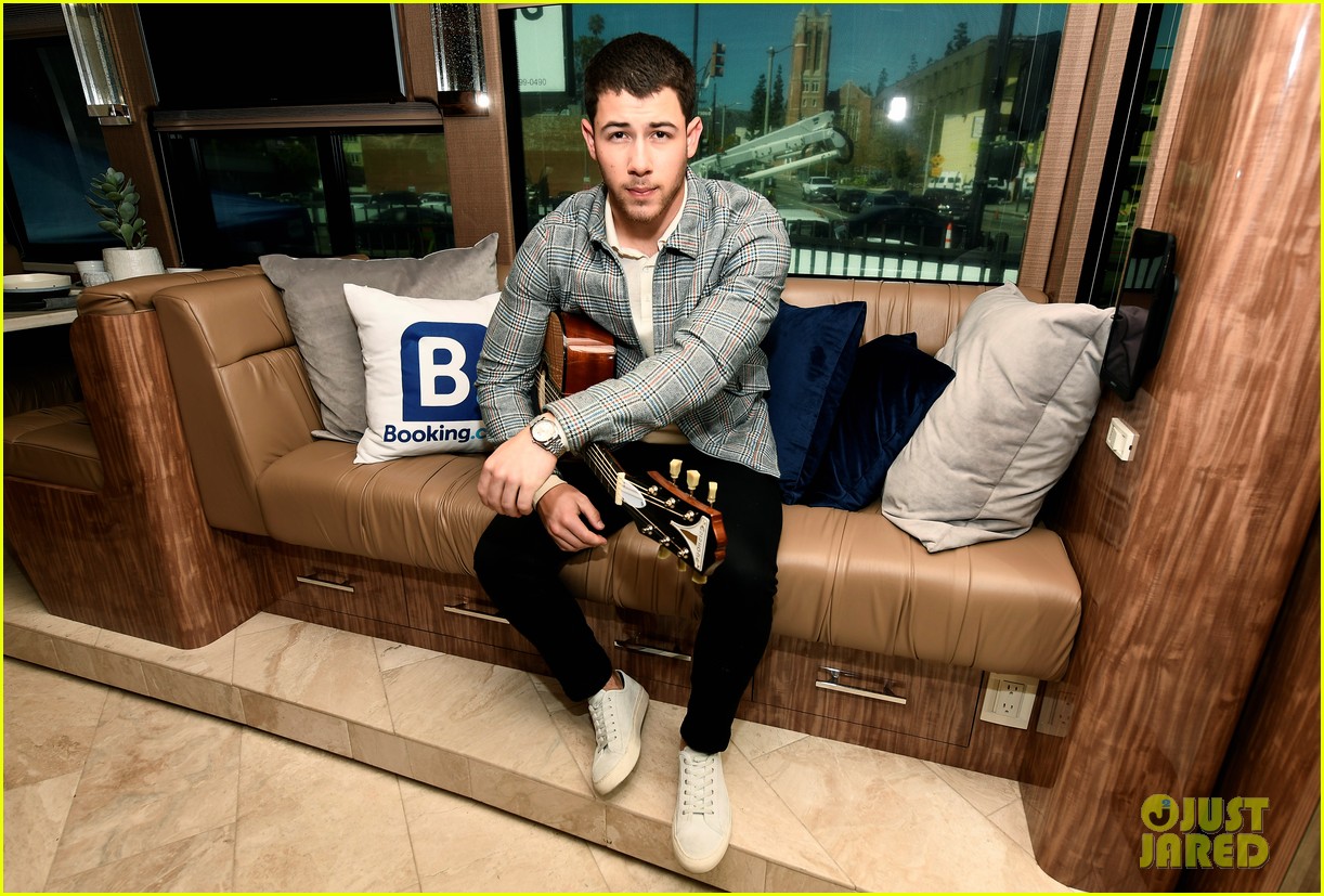 nick jonas getting ready to take his show on the road 03