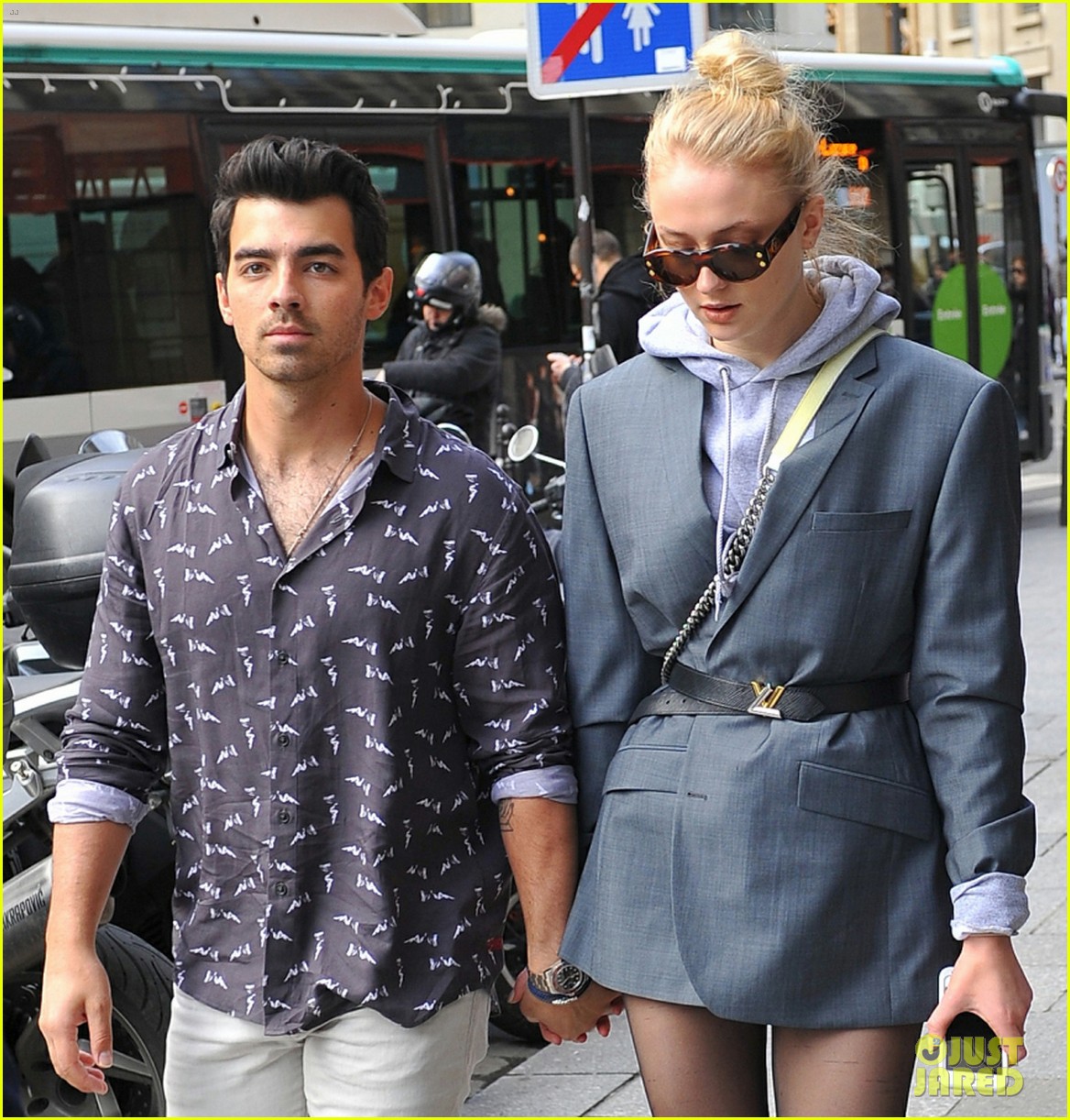 joe jonas and fianee sophie turner hold hands while out in paris 04