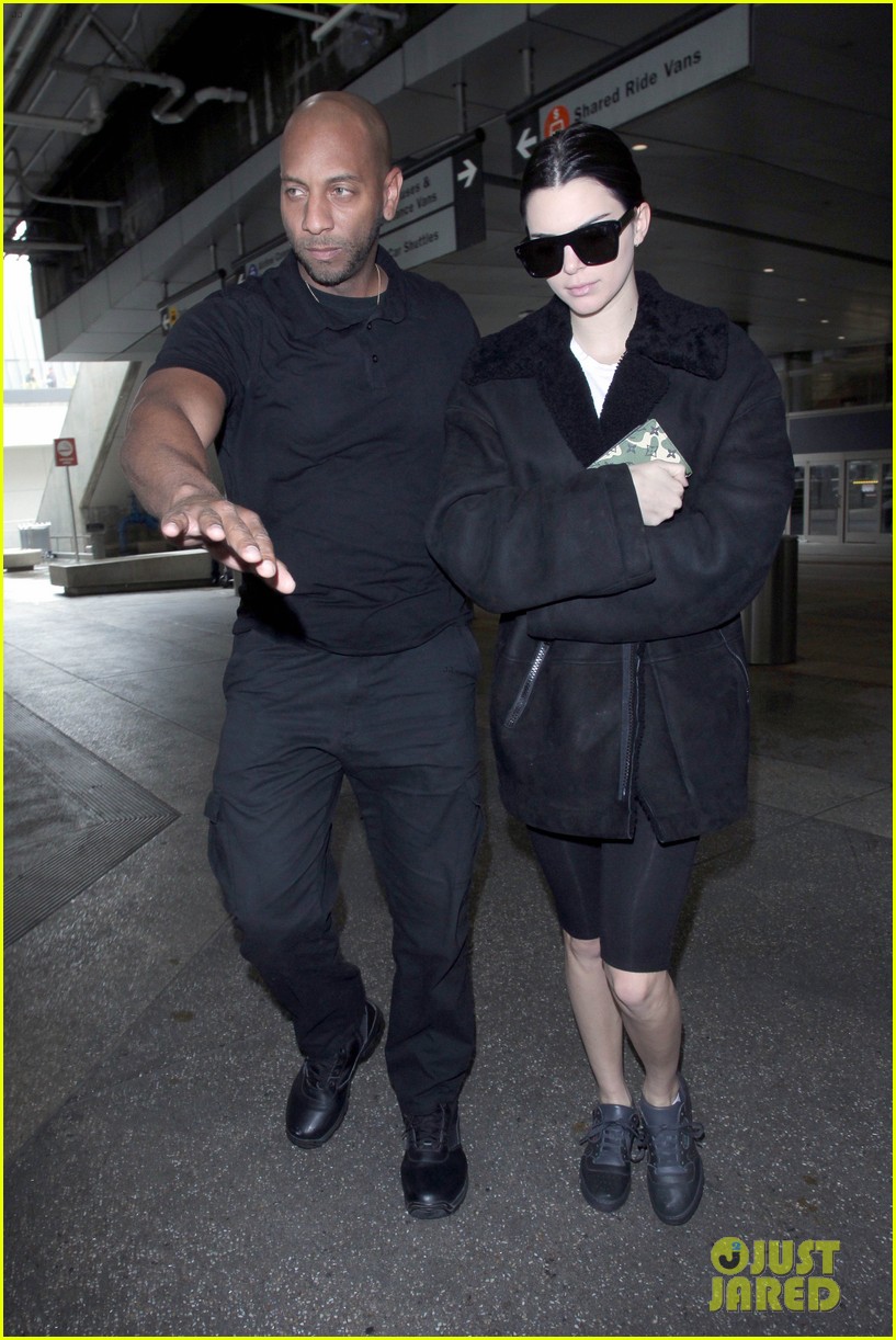 kendall jenner arrives at airport 05