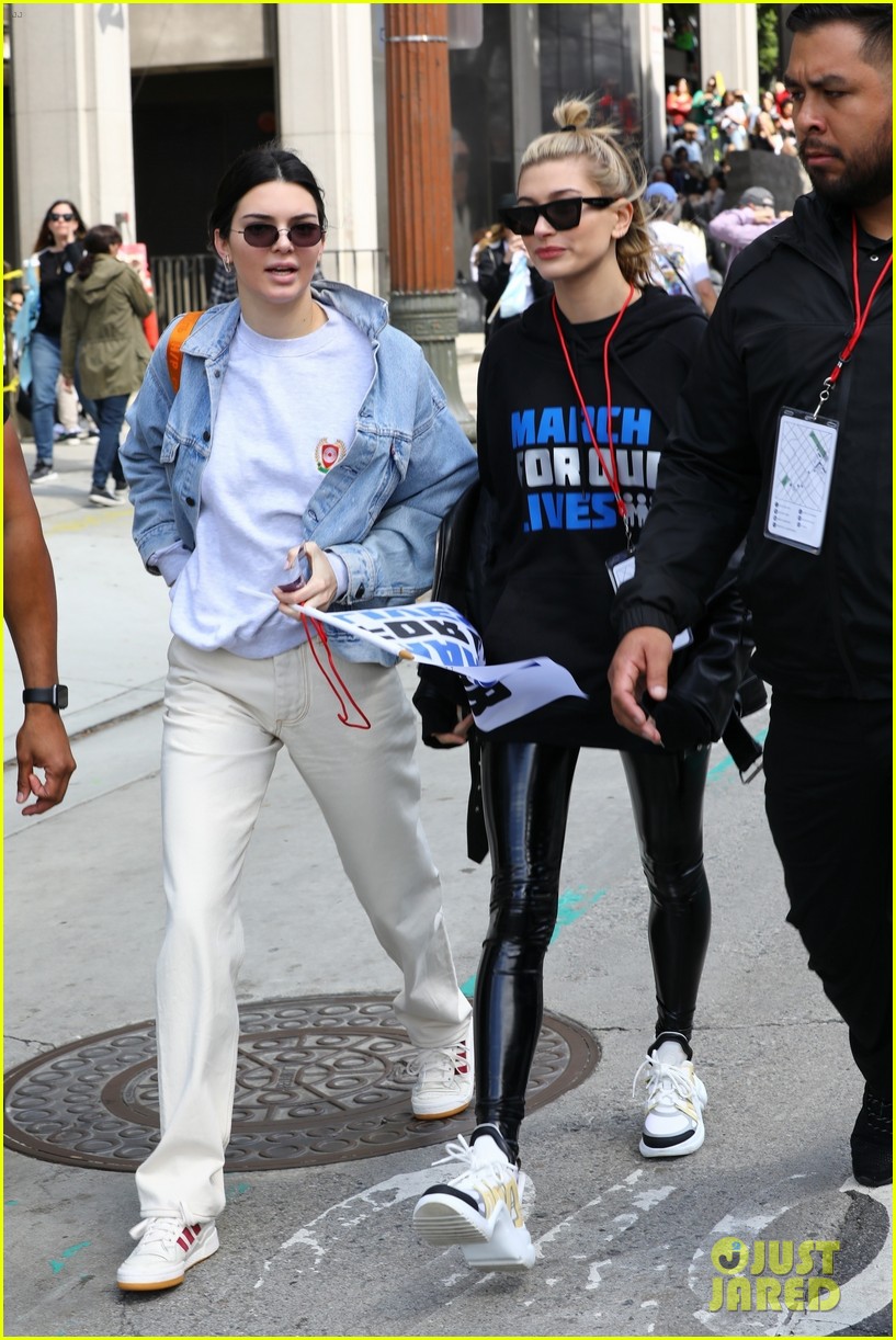 kendall jenner hailey baldwin march for our lives 01
