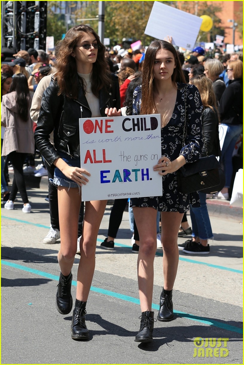 kendall jenner hailey baldwin march for our lives 06