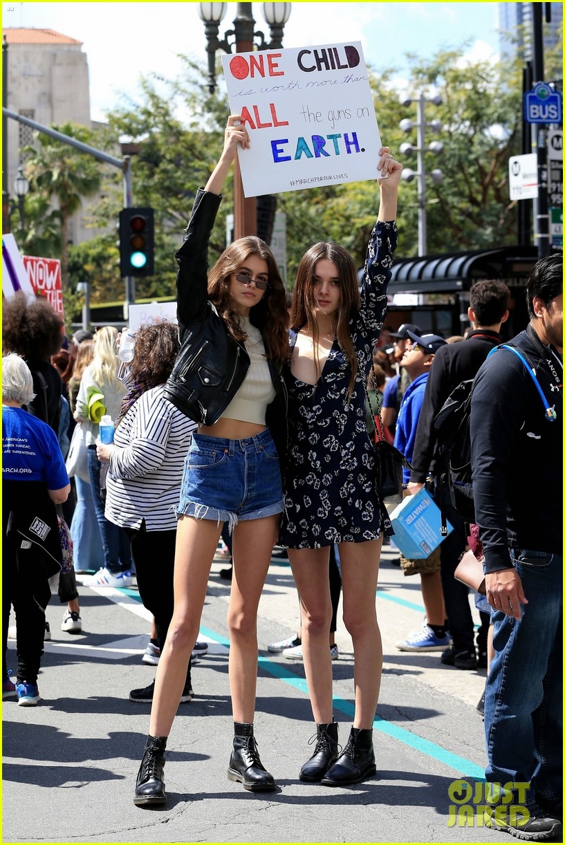 kendall jenner hailey baldwin march for our lives 07