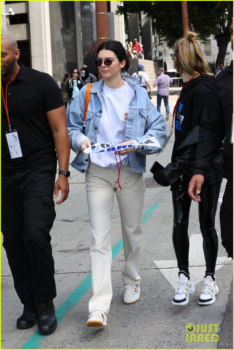 kendall jenner hailey baldwin march for our lives 26