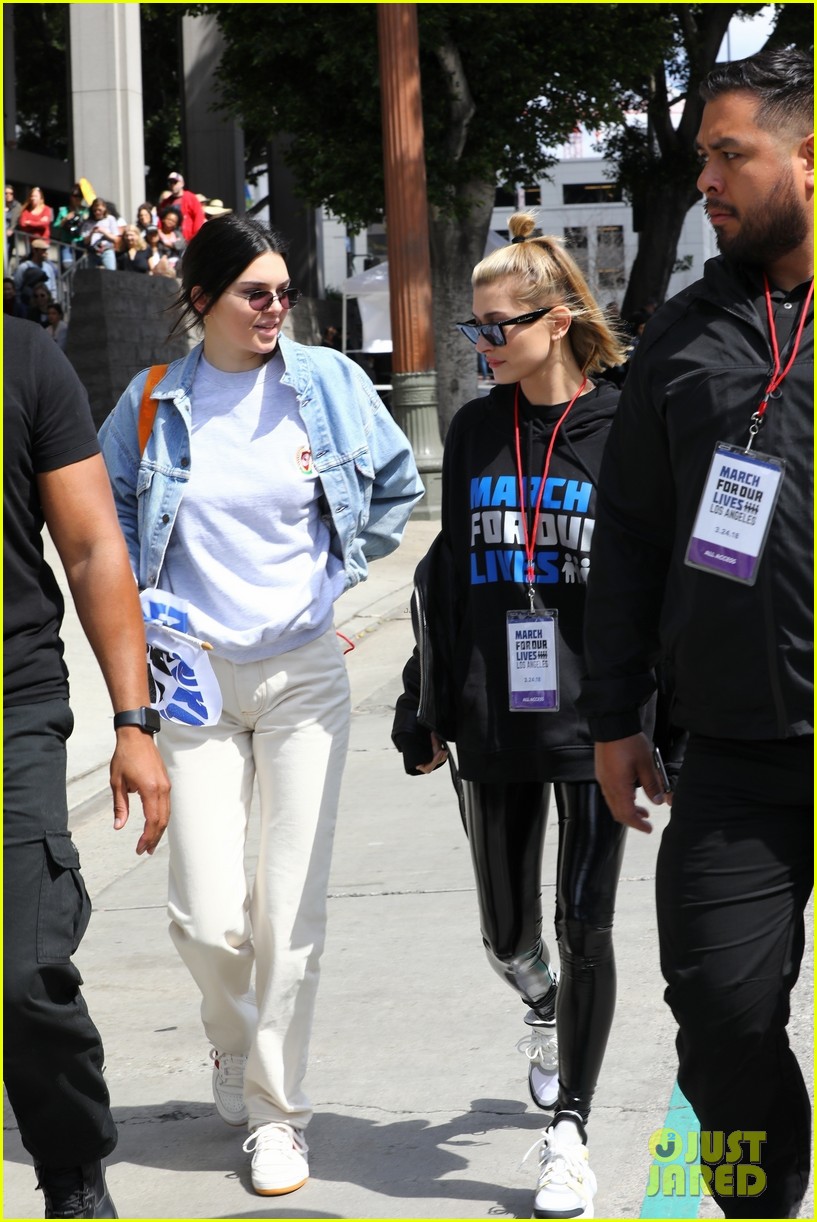 kendall jenner hailey baldwin march for our lives 29