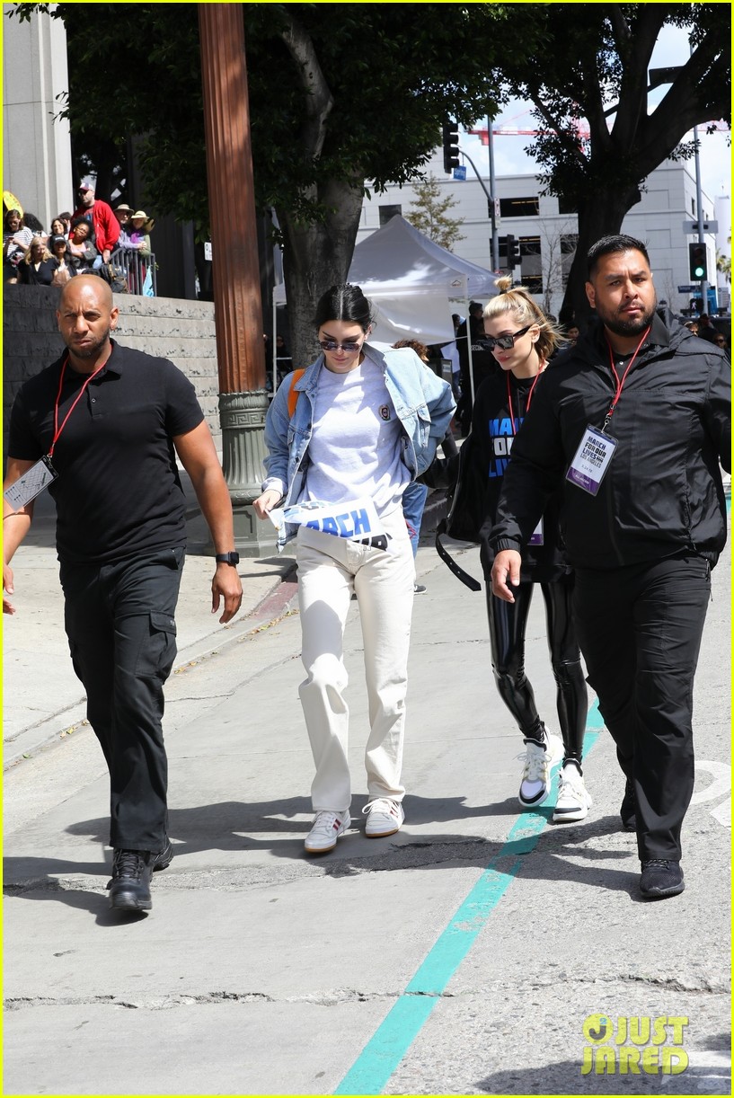 kendall jenner hailey baldwin march for our lives 32