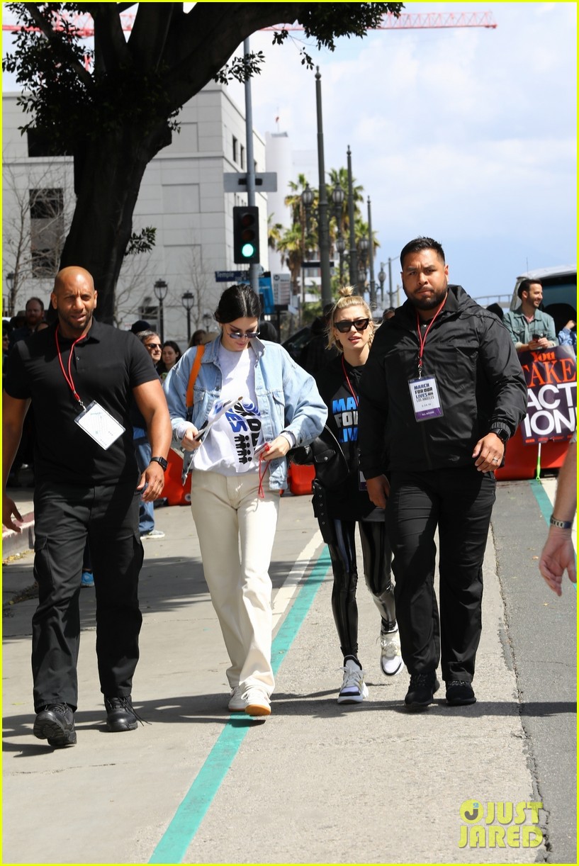 kendall jenner hailey baldwin march for our lives 37