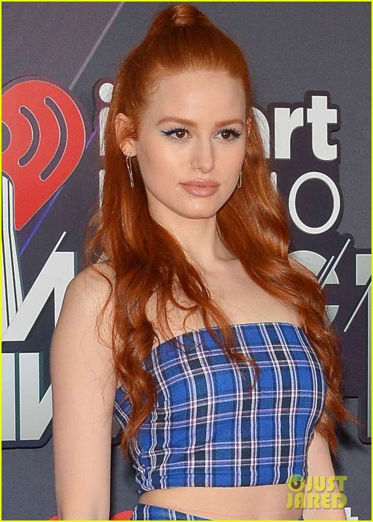madelaine petsch gets a kiss from travis mills at iheart radio music awards 05