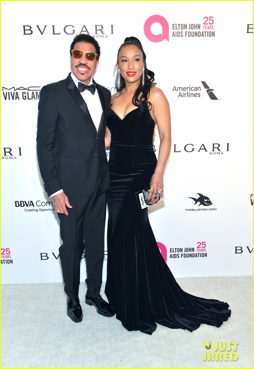 lionel richie and daughter sofia team up for elton johns oscars party 09