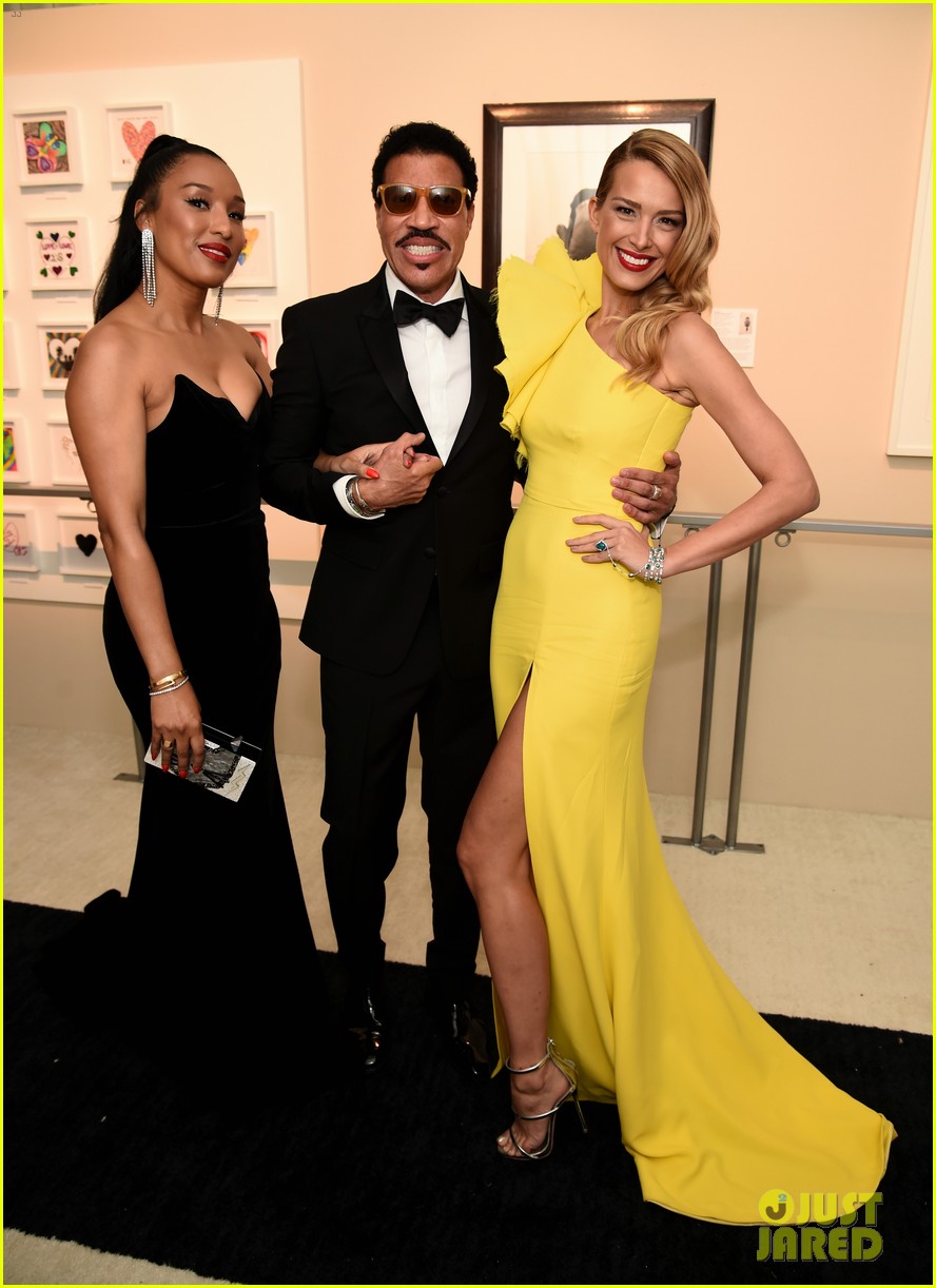 lionel richie and daughter sofia team up for elton johns oscars party 15