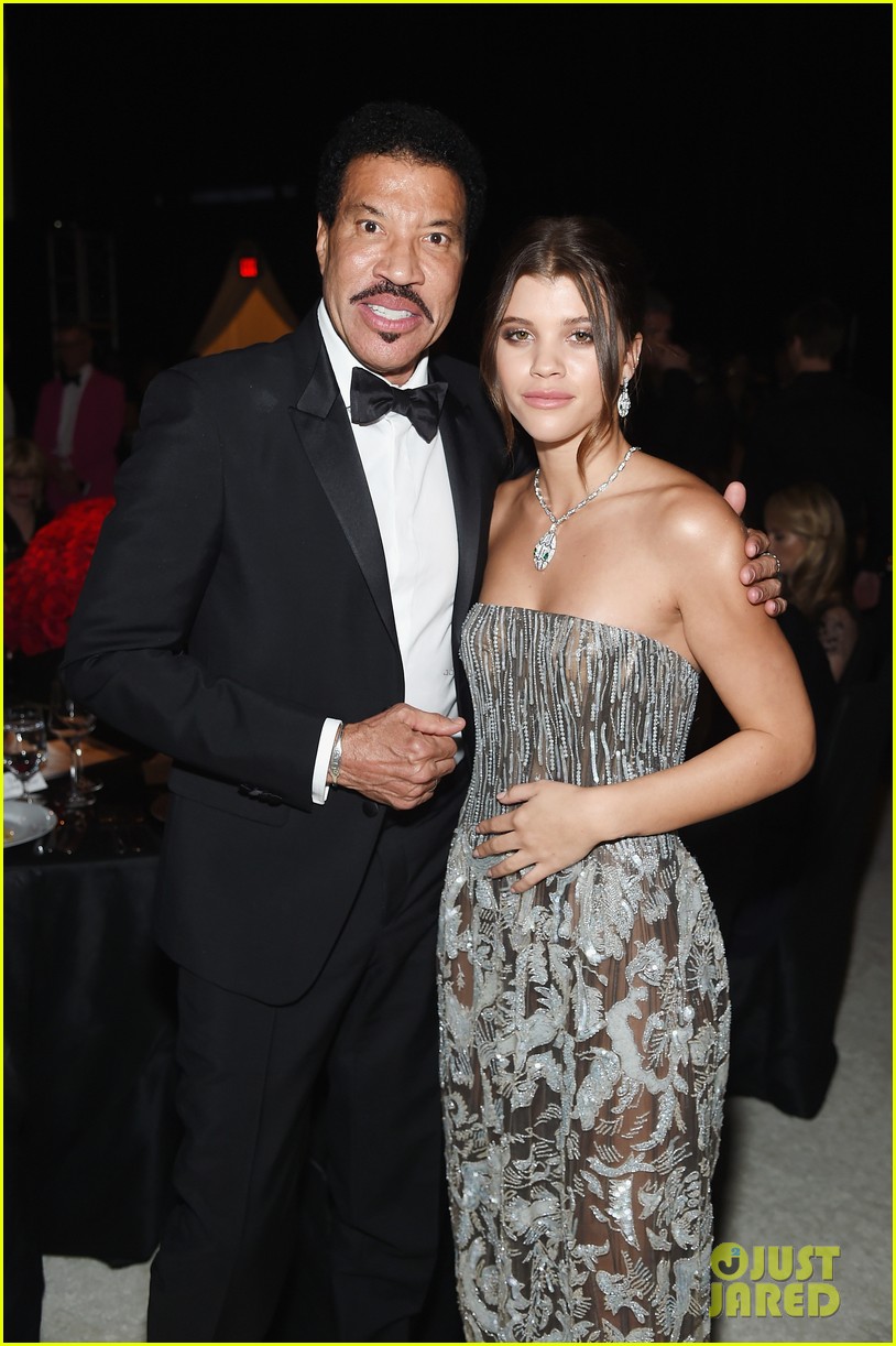lionel richie and daughter sofia team up for elton johns oscars party 20