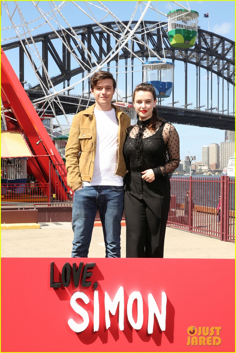 nick robinson and katherine langford look sharp at love simon photo call in australia 03
