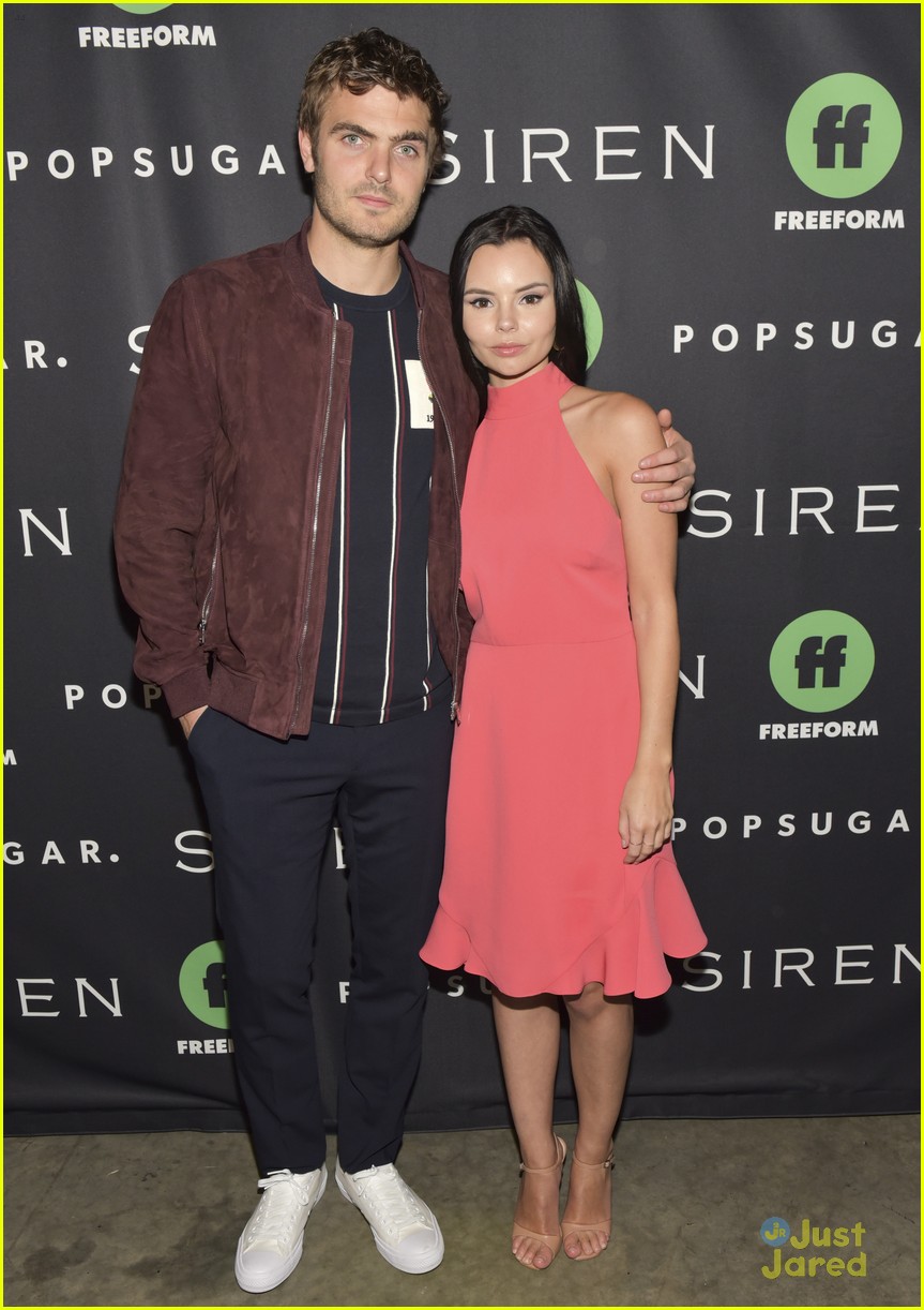 Alex Roe, Eline Powell & 'Siren' Cast Check Out The Mermaid Museum