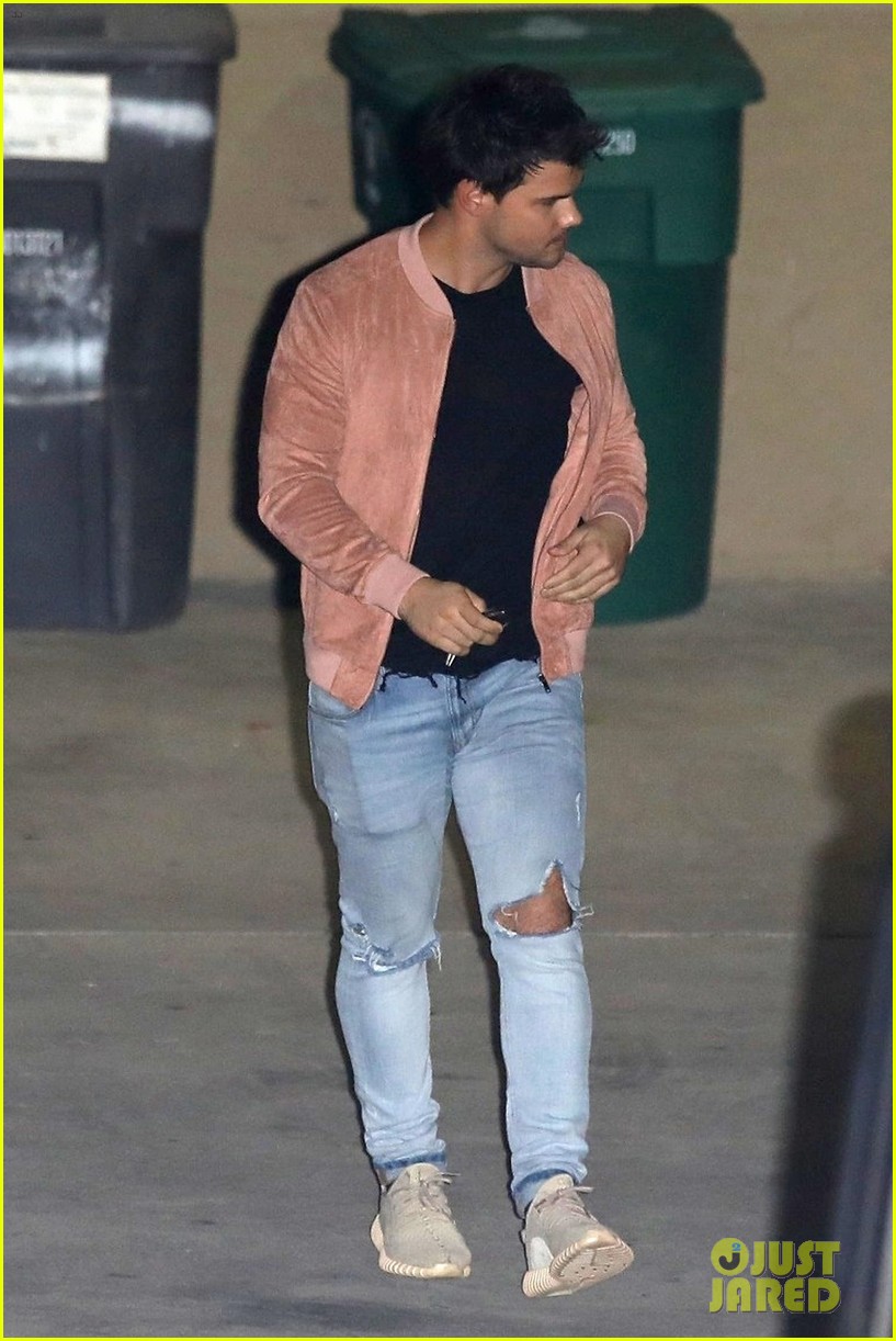 taylor lautner church beverly hills march 2018 01