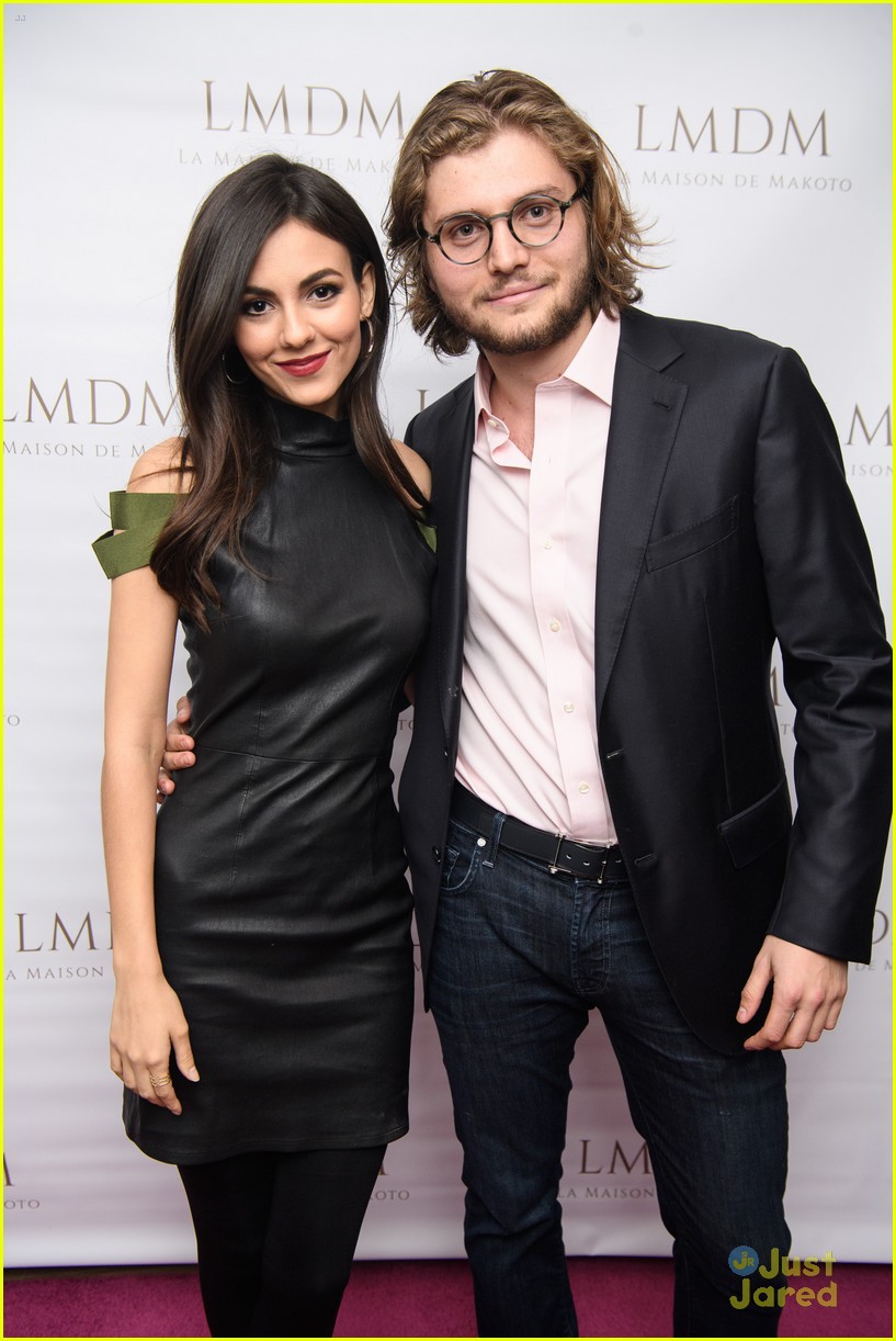 victoria justice dancing mochi opening party 19