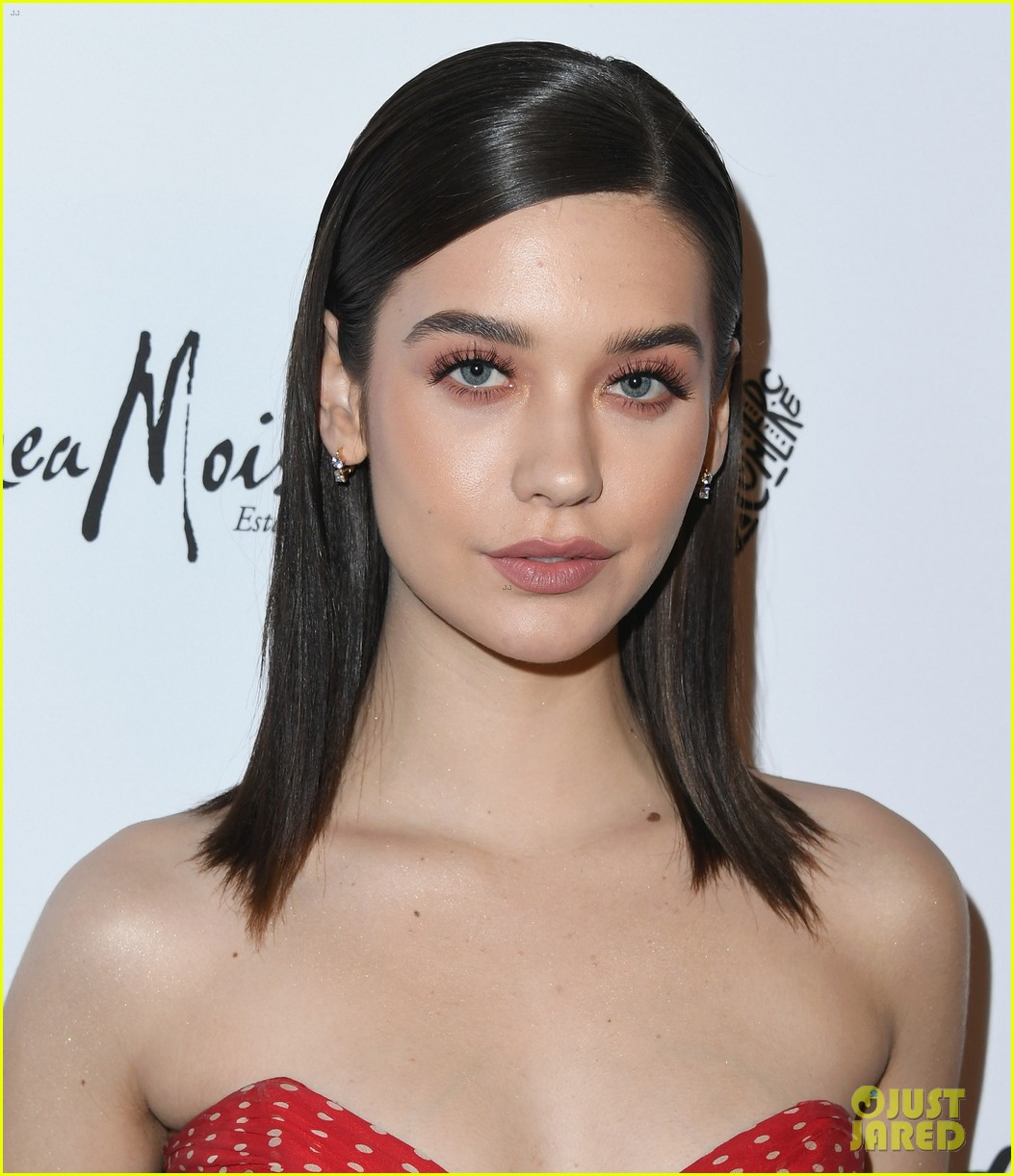 bailee madison shows off new blonde hair at marie claire celebration 10