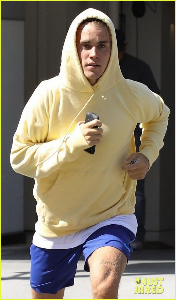 justin bieber goes for a jog after his epic taco bell run 03