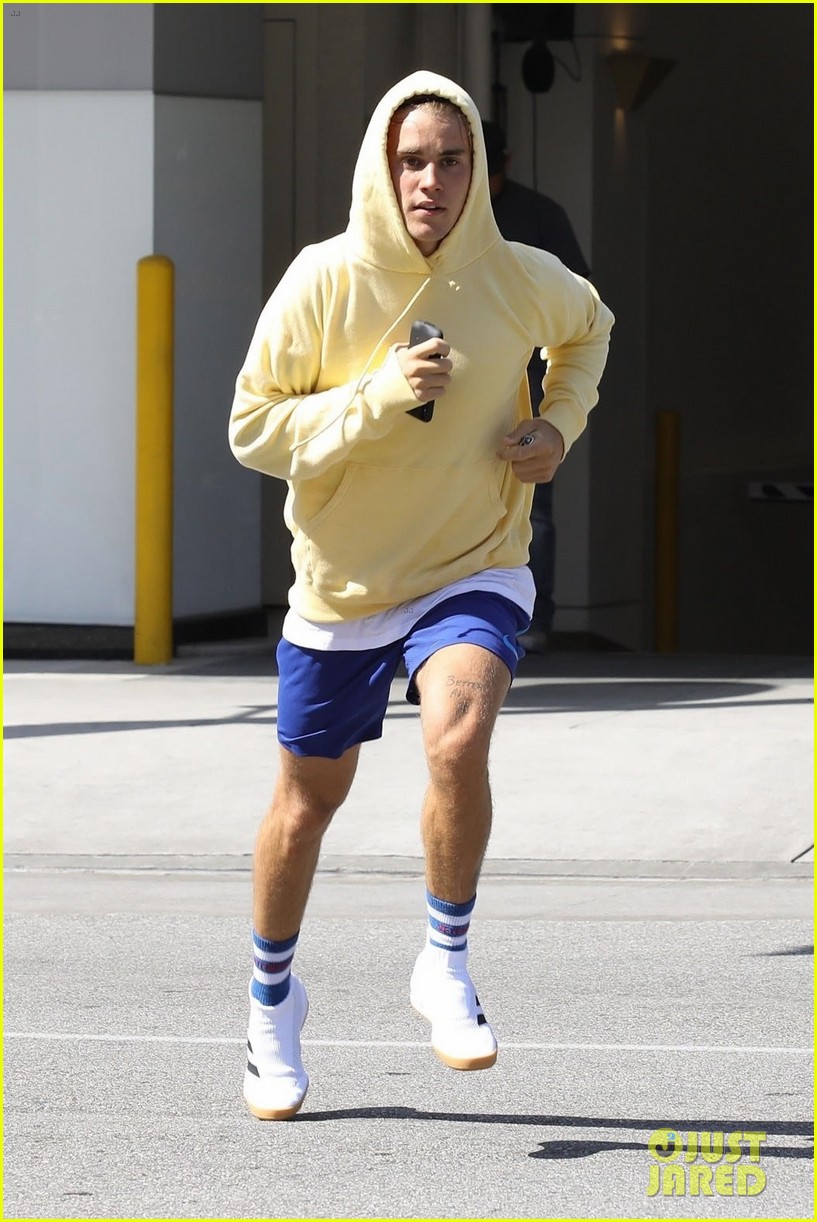 justin bieber goes for a jog after his epic taco bell run 04