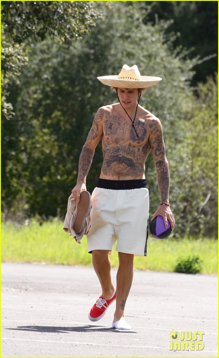 justin bieber goes shirtless loses a shoe in malibu 01