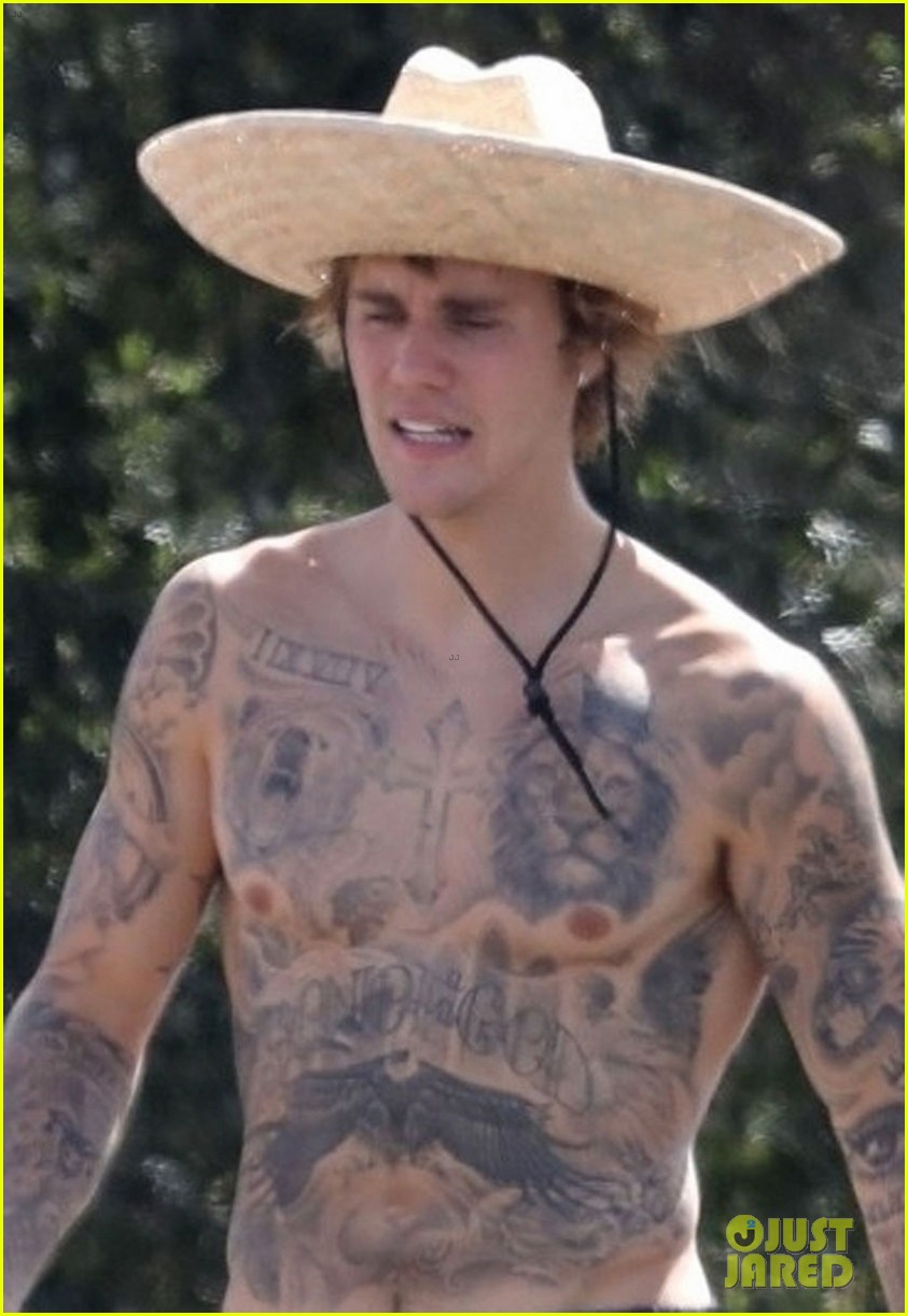 justin bieber goes shirtless loses a shoe in malibu 07