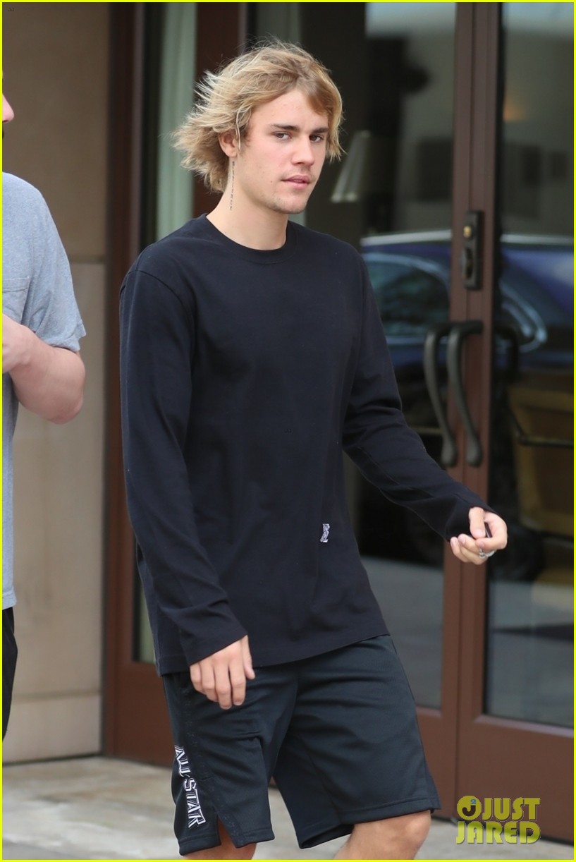 justin bieber kicks off his weekend with soulcycle workout 02