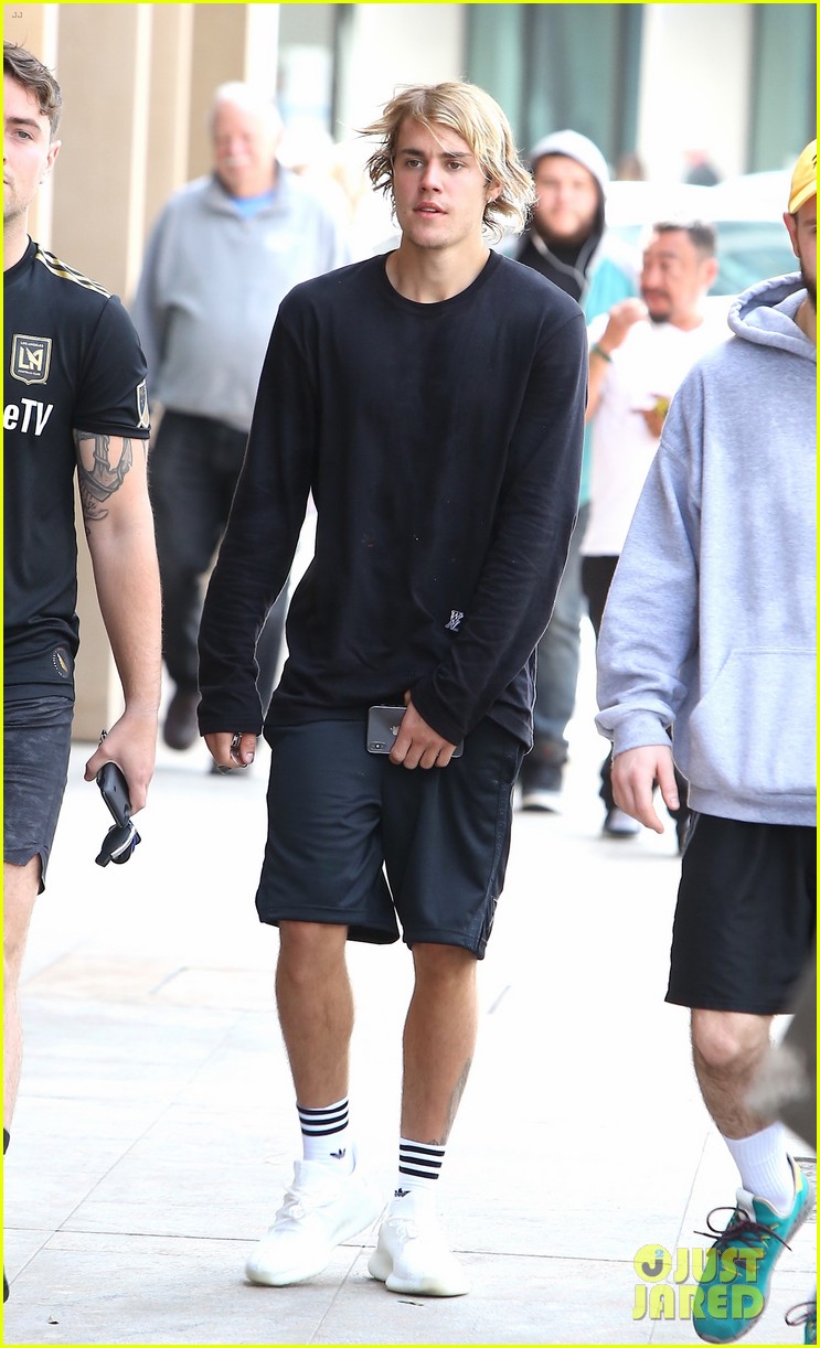 justin bieber kicks off his weekend with soulcycle workout 07