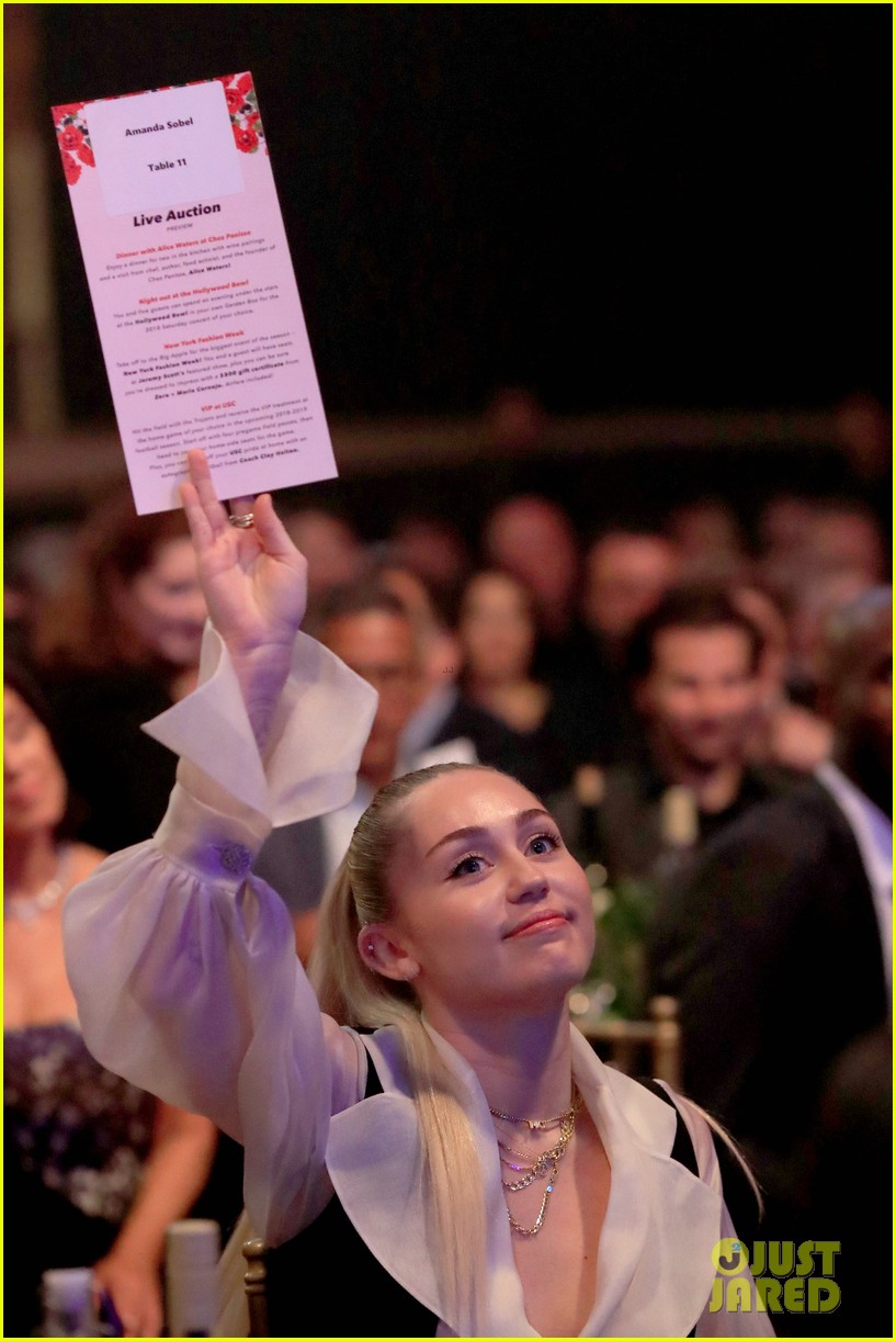 miley cyrus attends my friends place charity gala in la 15
