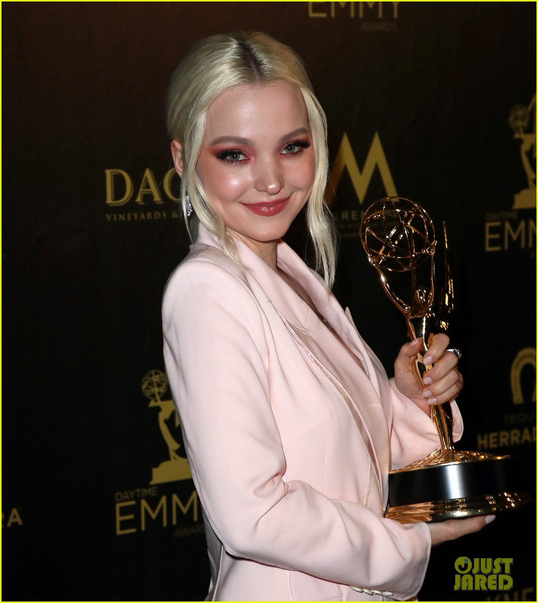 dove cameron wins her first emmy at creative arts emmys 08