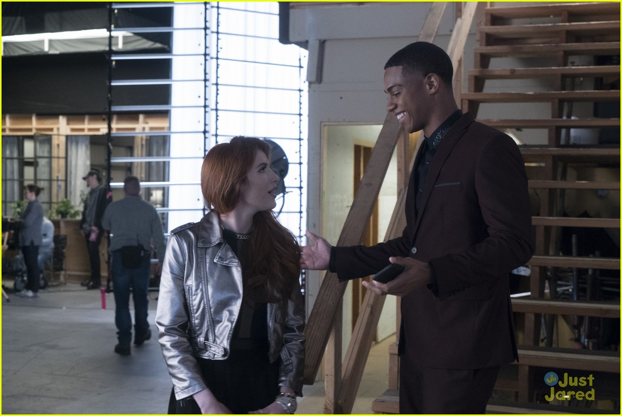 famous in love paiges choice bella thorne talks 02