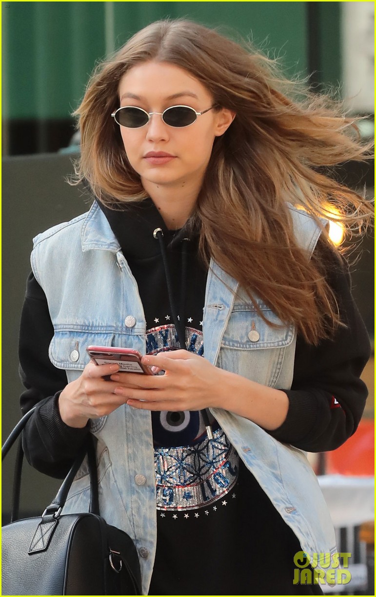 gigi hadid sends message with her phone case 01