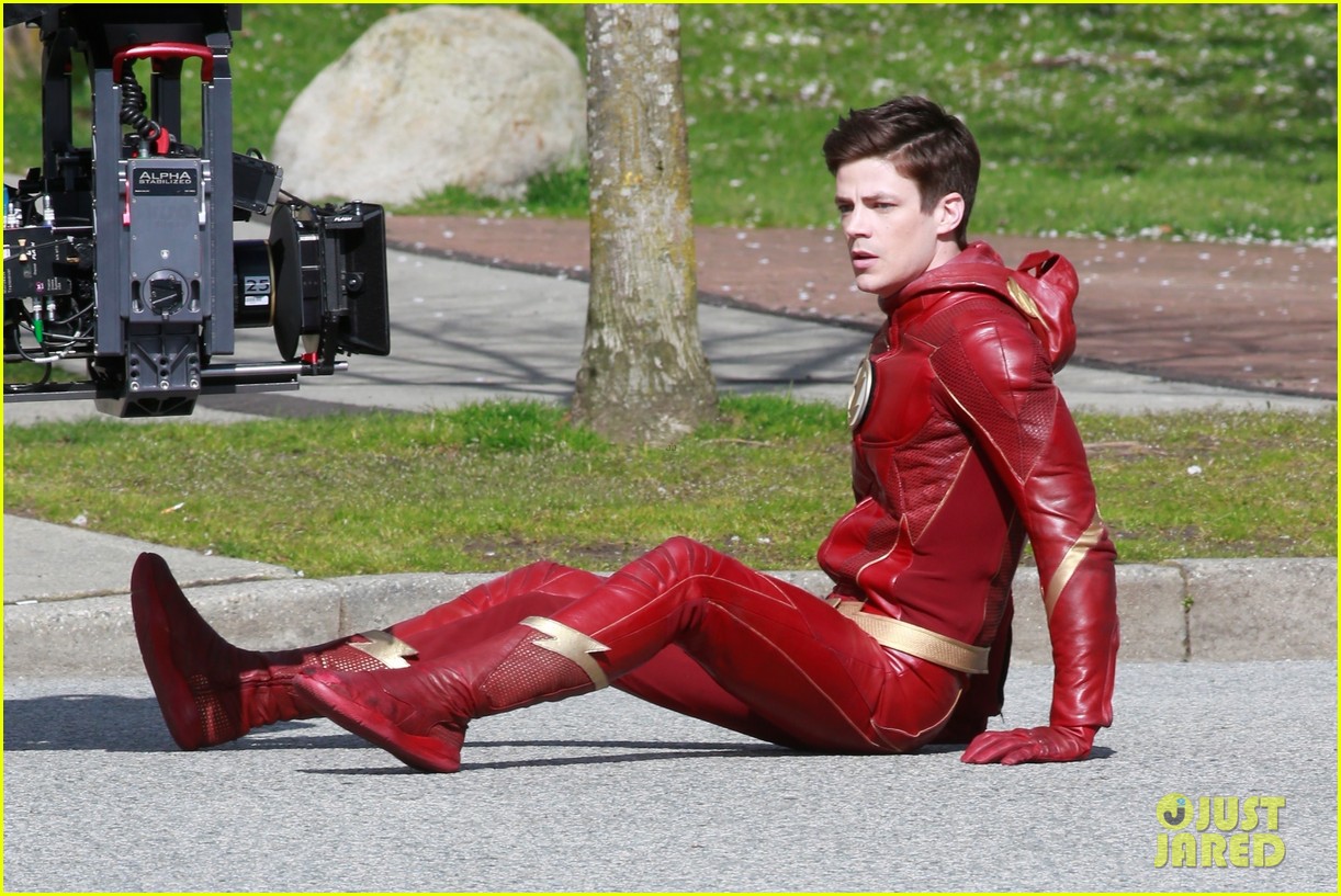 grant gustin suits up for the flash season finale 03