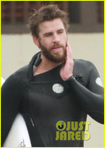liam hemsworth grabs breakfast with miley cyrus before hitting the waves 06