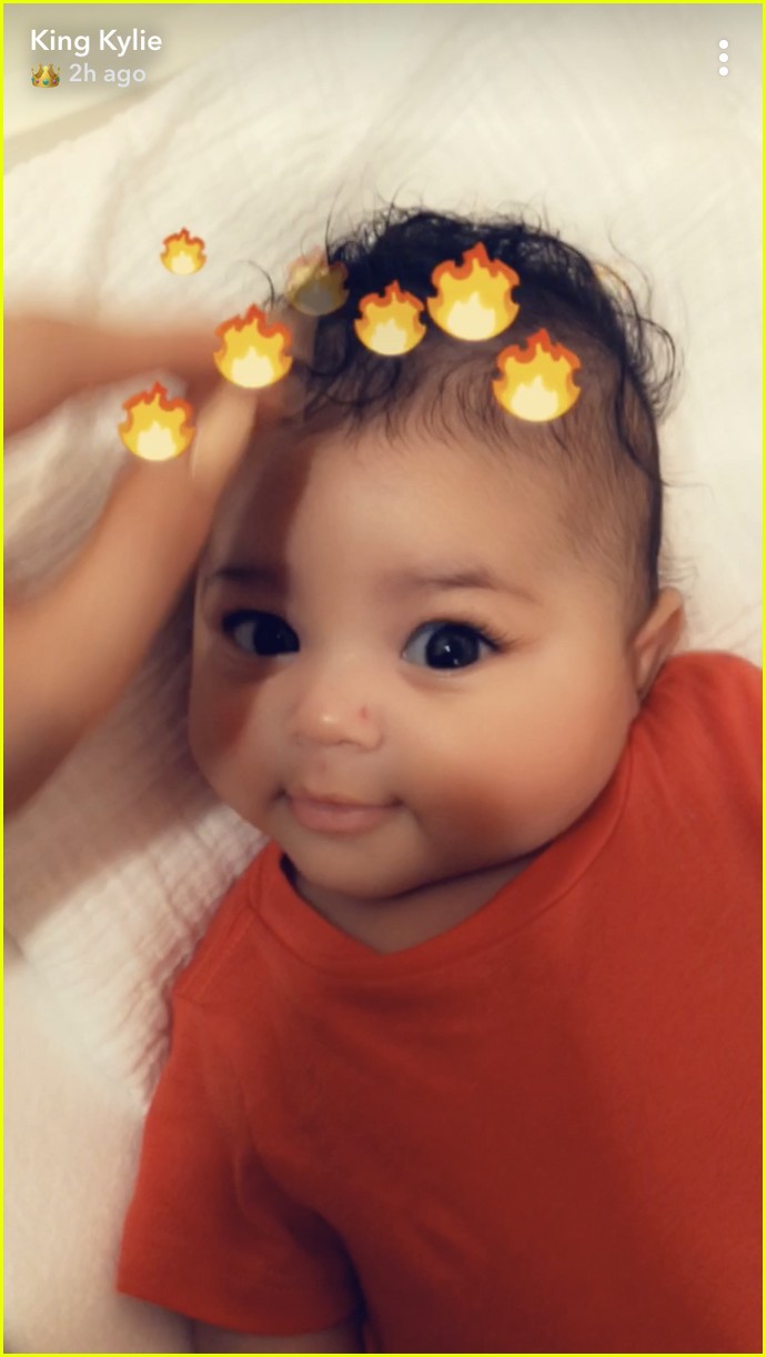 kylie jenner shares super cute stormi videos on snapchat 01