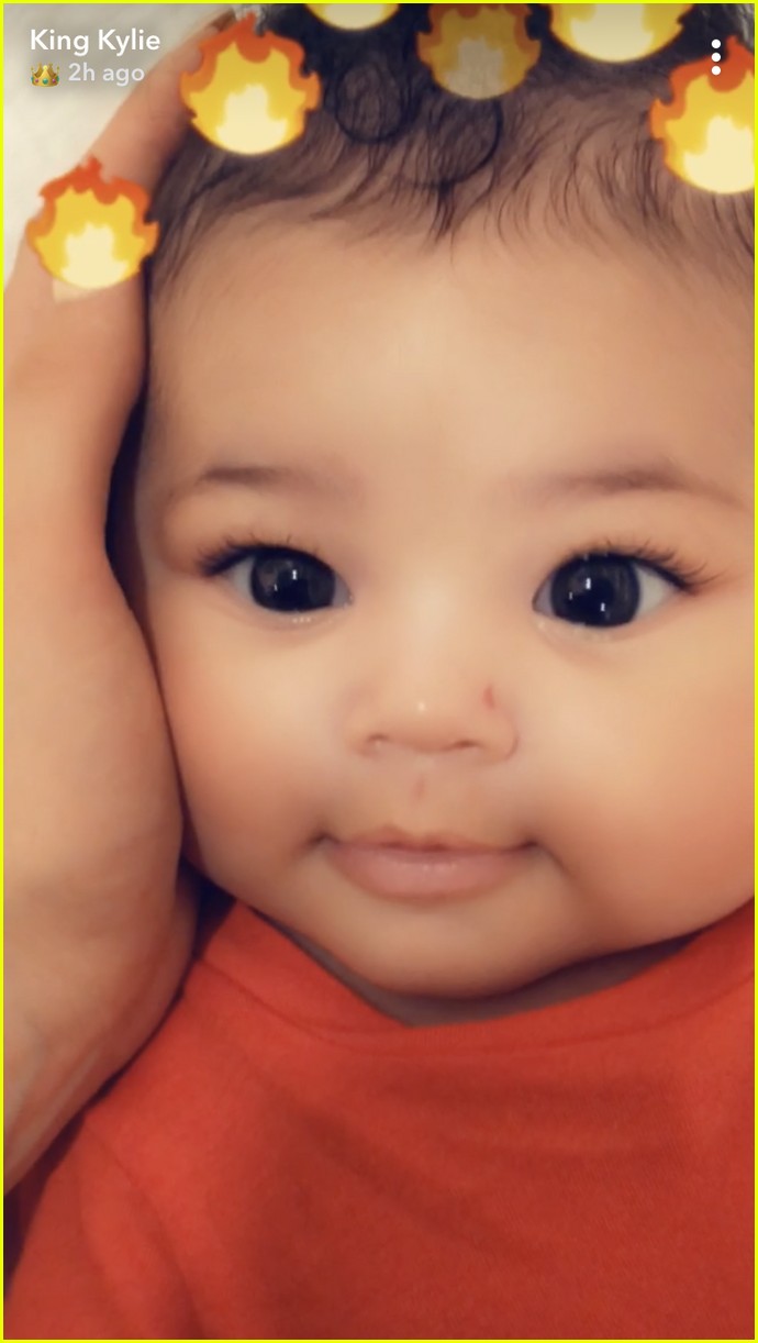 kylie jenner shares super cute stormi videos on snapchat 02