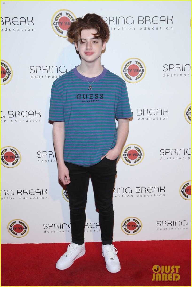 joey king jacob elordi couple up for city year spring break 06