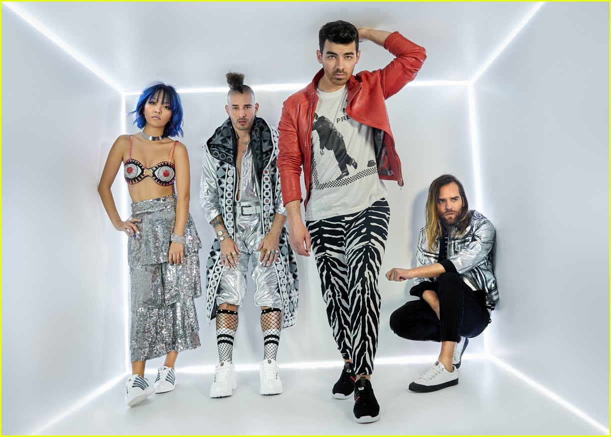 joe jonas and dnce launch new shoe collection with k swiss 01