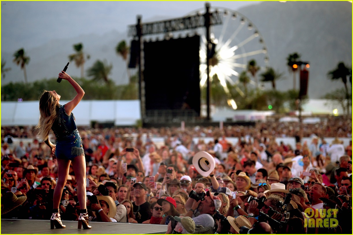 kelsea ballerini takes the stage at stagecoach 12