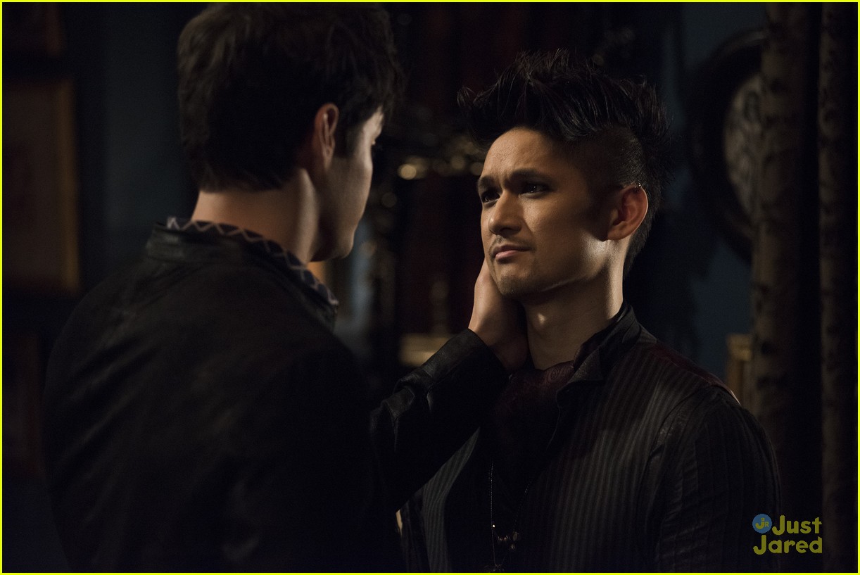 shadowhunters malec move in stronger heaven stills 09
