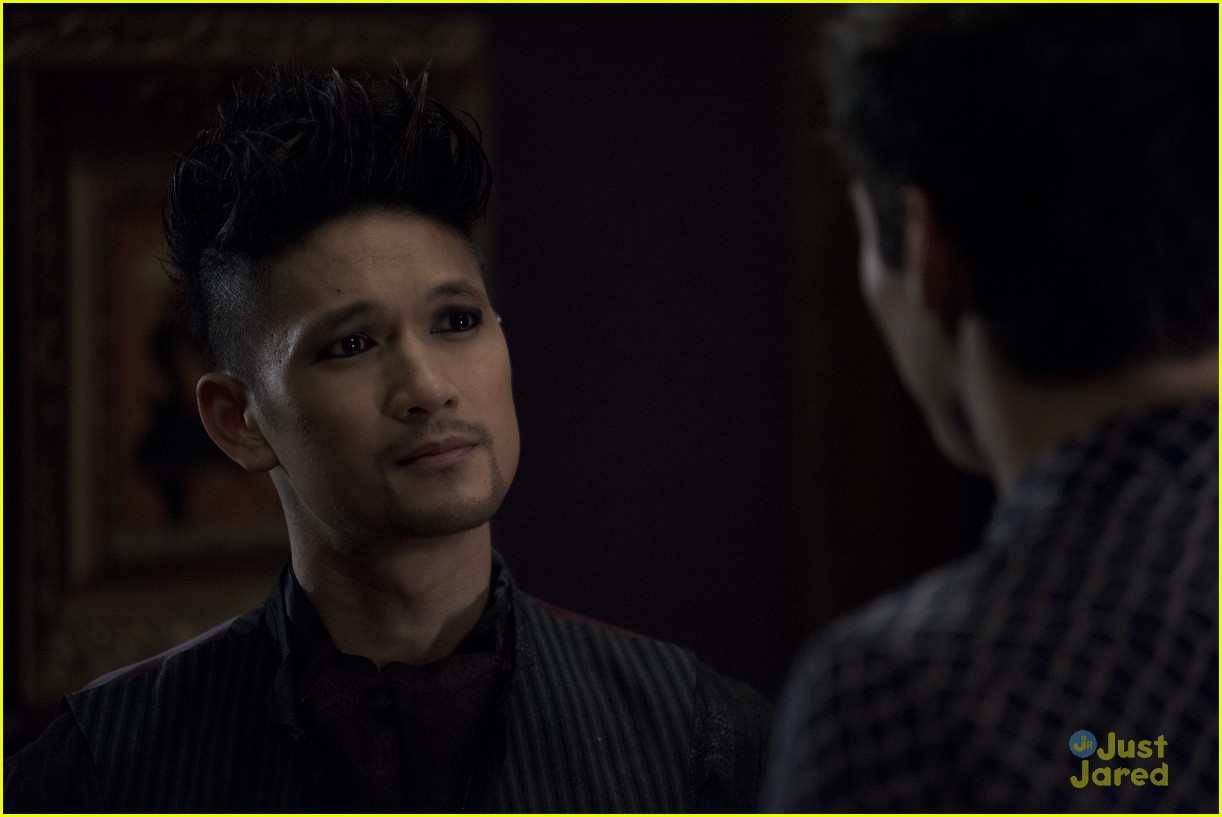 shadowhunters malec move in stronger heaven stills 37