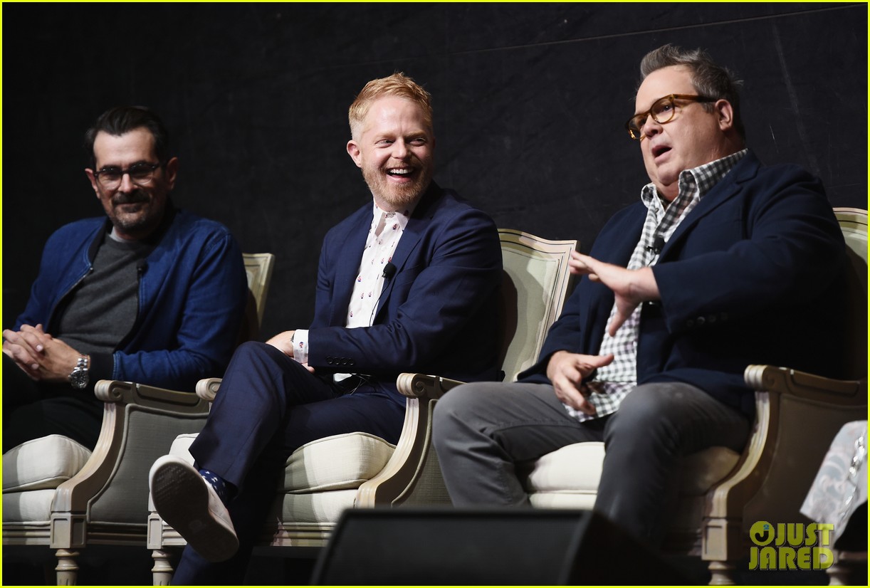 modern family cast teams up for fyc event in hollywood 05